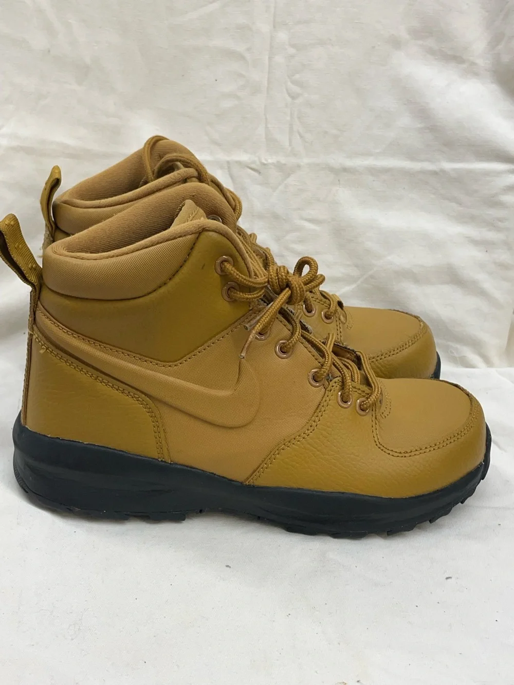 Nike Casual High-Top leather Sneakers boot in Tan youth sz 5